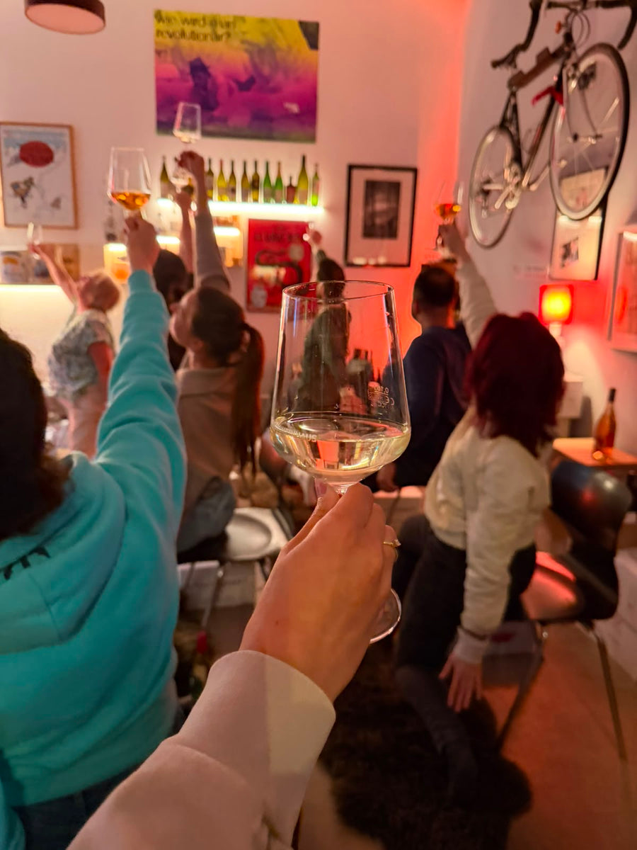 WeinYoga im BODA WEINHAUS – Yoga und Weinprobe mit Gästen